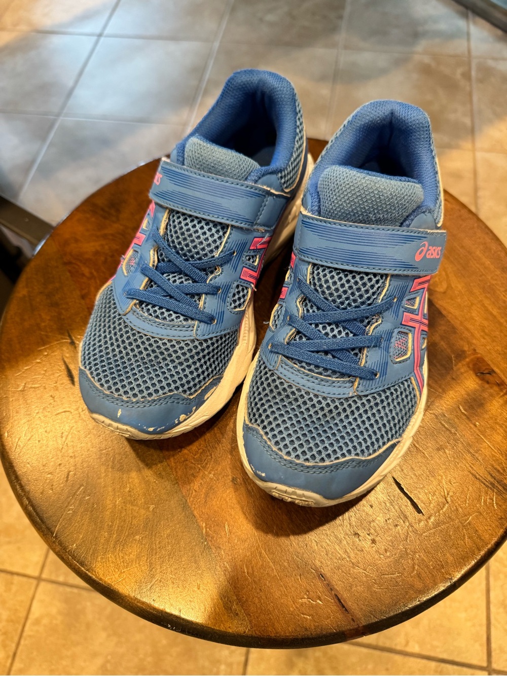 ASICS Contend 5 Kids Blue Sneakers with Pink Accents - Picture 2 of 7